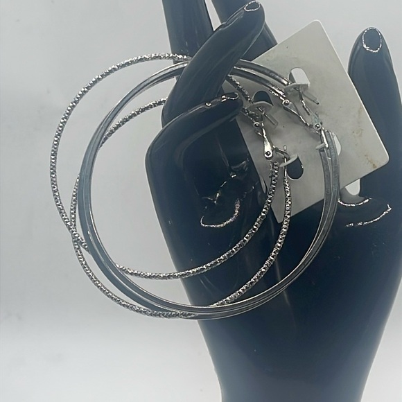 Silver tone hoop earrings - Picture 1 of 4
